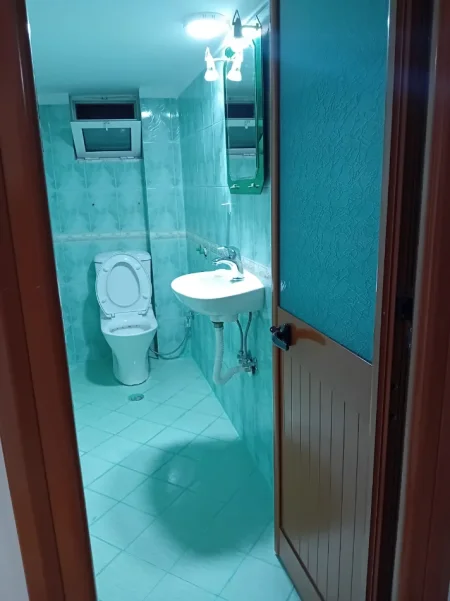 Tirane, jepet me qera apartament 4+1+Ballkon Kati 2, 