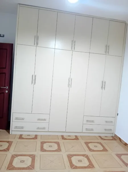 Tirane, jepet me qera apartament 4+1+Ballkon Kati 2, 