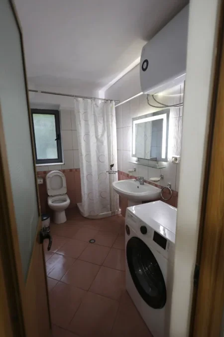 Tirane, jepet me qera apartament 2+1 Kati 2, 73 m² 550 € (MATERNITETI I RI)