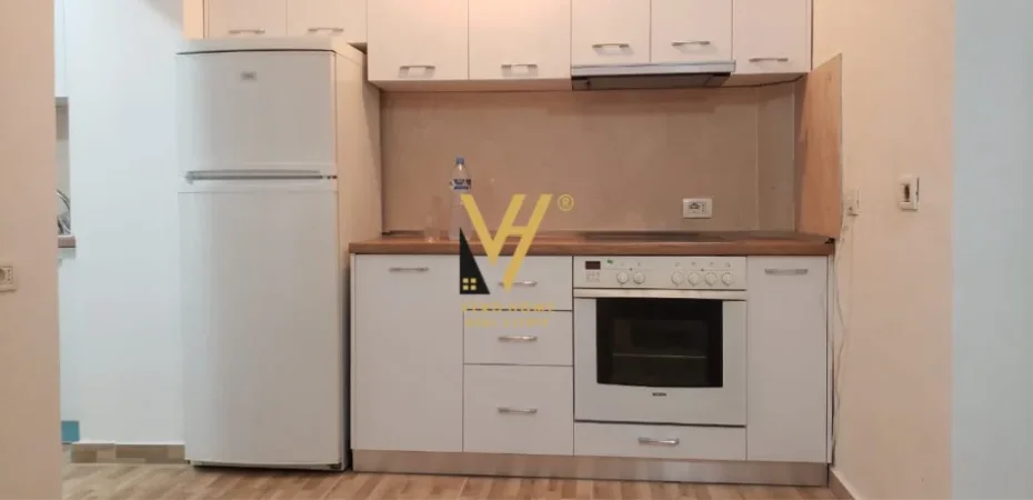Tirane, jepet me qera apartament 1+1+Ballkon Kati 3, 55 m² 350 € (STACIONI I TRENIT)