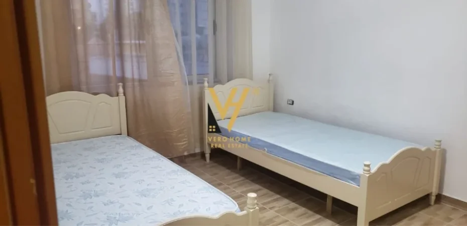 Tirane, jepet me qera apartament 1+1+Ballkon Kati 3, 55 m² 350 € (STACIONI I TRENIT)