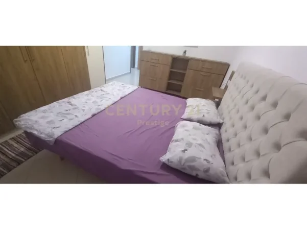 Tirane, jepet me qera apartament 2+1+Aneks+Ballkon Kati 5, 100 m² 500 € (Shkoze)