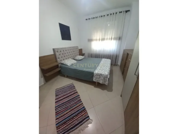 Tirane, jepet me qera apartament 2+1+Aneks+Ballkon Kati 5, 100 m² 500 € (Shkoze)
