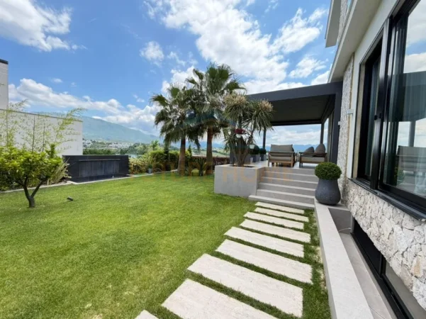 Tirane, jepet me qera Vile 3+1+Aneks+Ballkon Kati -1, 280 m² 5.000 € (Farke)