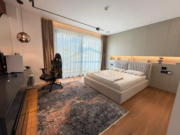 Tirane, jepet me qera Vile 3+1+Aneks+Ballkon Kati -1, 280 m² 5.000 € (Farke)