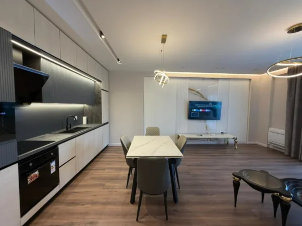 Tirane, jepet me qera apartament 2+1 Kati 8, 110 m² 1.000 € (Komuna e Parisit)
