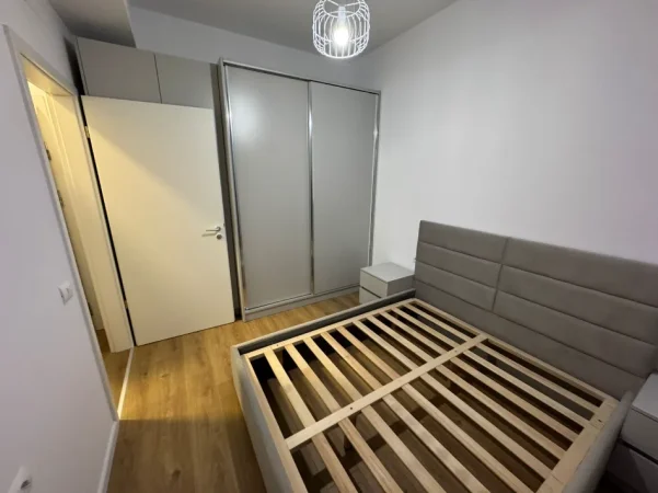 Tirane, jepet me qera apartament 1+1 , (Ali Demi)