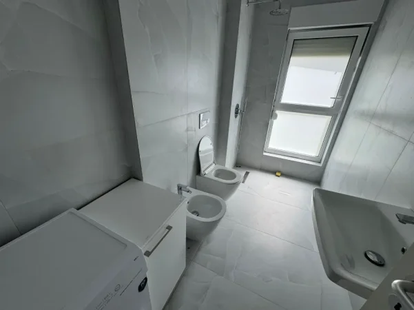 Tirane, jepet me qera apartament 1+1 , (Ali Demi)