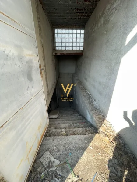 Tirane, jepet me qera ambjent biznesi Kati -1, 420 m² 1.500 € (XHAMLLIKU)
