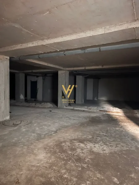 Tirane, jepet me qera ambjent biznesi Kati -1, 420 m² 1.500 € (XHAMLLIKU)