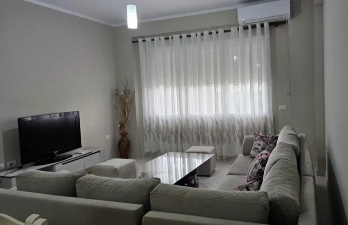 Tirane, jepet me qera apartament 2+1 , 90 m² 650 € 