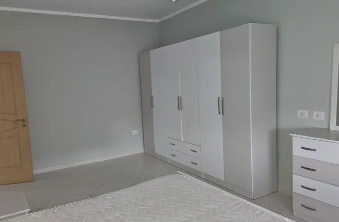 Tirane, jepet me qera apartament 2+1 , 90 m² 650 € 