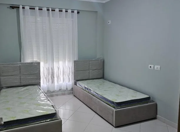 Tirane, jepet me qera apartament 2+1 , 90 m² 650 € 