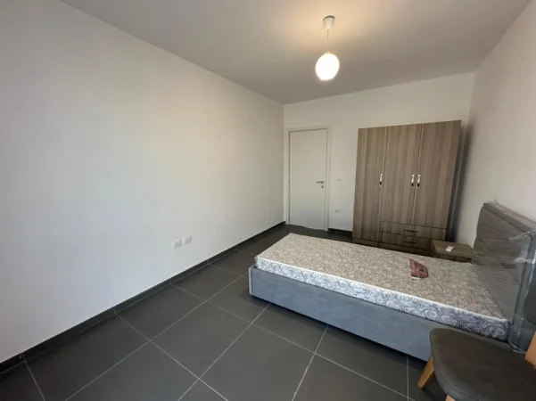 Tirane, jepet me qera apartament 3+1 Kati 3, 108 m² 650 € (Rruga 5 Maji)