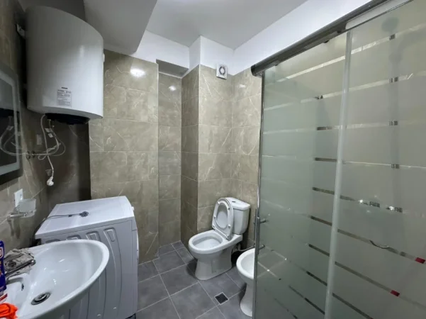 Tirane, jepet me qera apartament 3+1 Kati 3, 108 m² 650 € (Rruga 5 Maji)