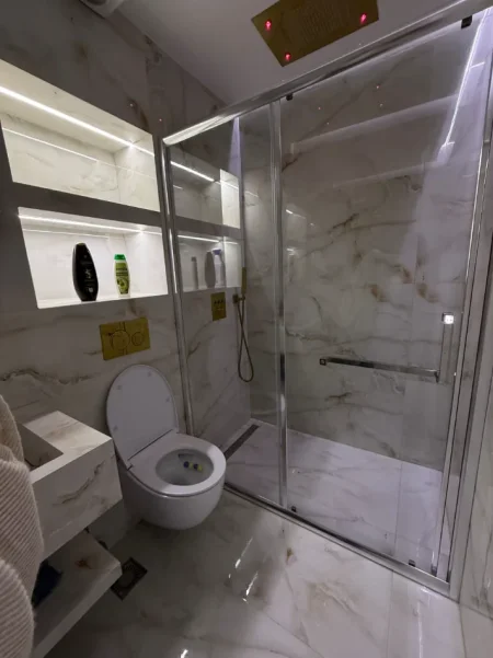 Tirane, jepet me qera garsonier Kati 1, 40 m² 550 € (Rruga e Kavajes)