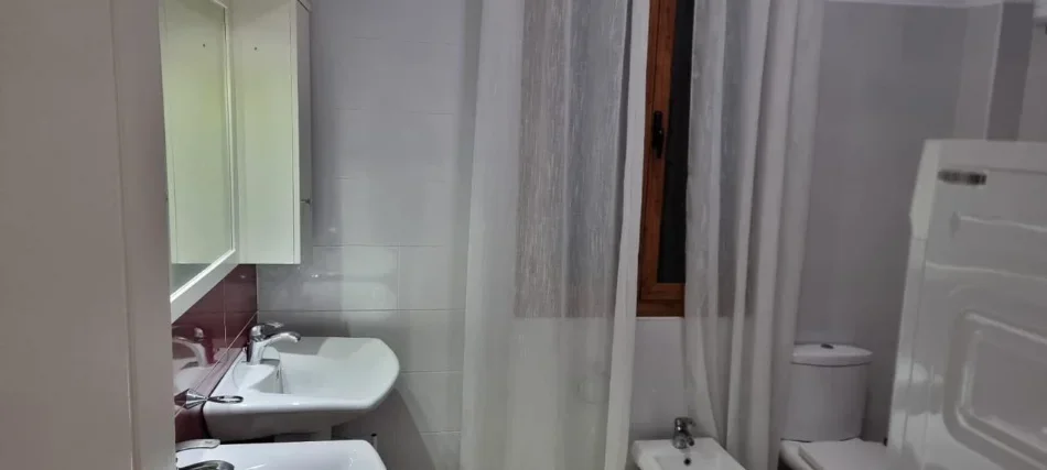 Tirane, jepet me qera Vile 3+1+Ballkon Kati 2, 100 m² 550 € (Sauk)
