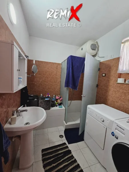 Durres, jepet me qera Vile 2+1+Aneks+Ballkon Kati 1, 400 m² 350 € 