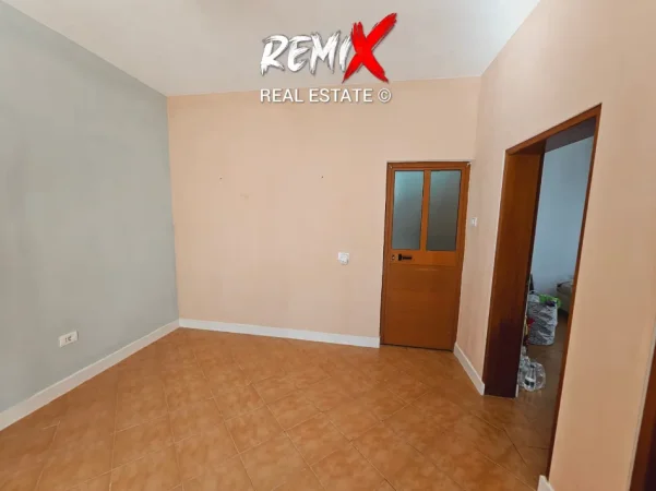 Durres, jepet me qera Vile 2+1+Aneks+Ballkon Kati 1, 400 m² 350 € 