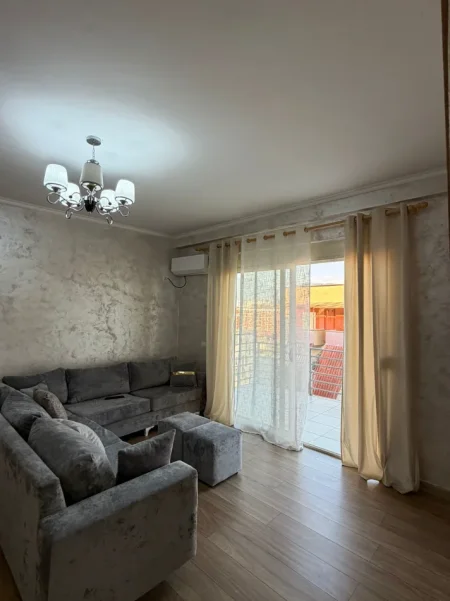 Tirane, jepet me qera apartament 2+1 Kati 8, 90 m² 550 € (Rruga Tom Plezha)