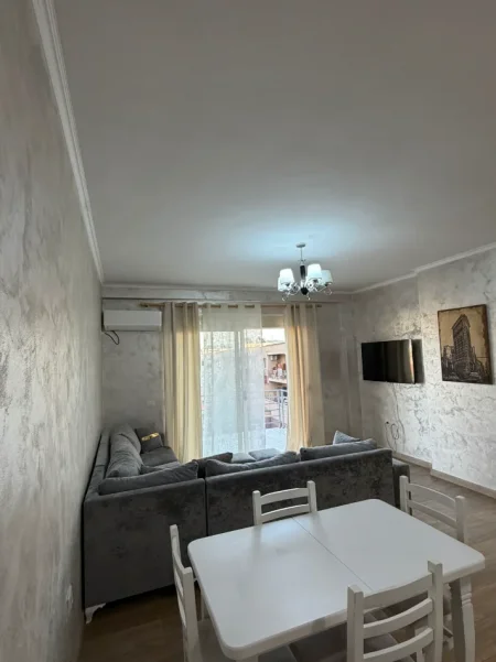 Tirane, jepet me qera apartament 2+1 Kati 8, 90 m² 550 € (Rruga Tom Plezha)