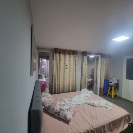 Tirane, jepet me qera apartament 1+1 Kati 9, 60 m² 450 € (MINE PEZA)