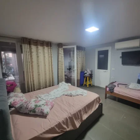 Tirane, jepet me qera apartament 1+1 Kati 9, 60 m² 450 € (MINE PEZA)