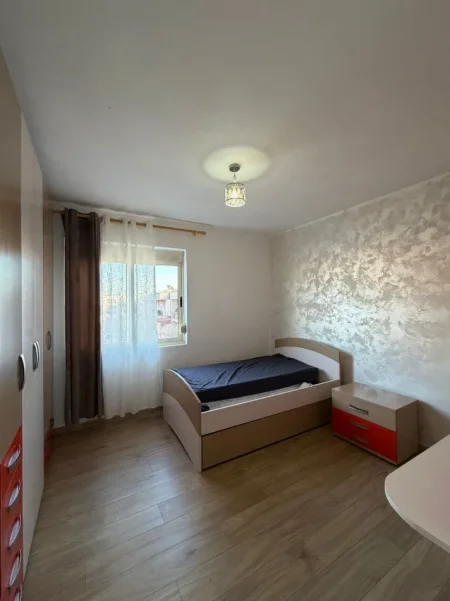 Tirane, jepet me qera apartament 2+1 Kati 8, 90 m² 550 € (Rruga Tom Plezha)