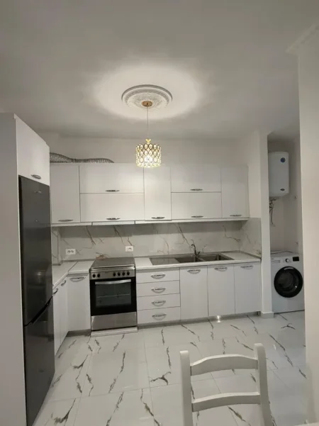Tirane, jepet me qera apartament 1+1 Kati 2, 60 m² 450 € (Rruga Sokrat Miho)