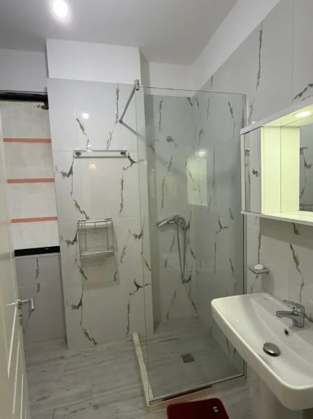 Tirane, jepet me qera apartament 1+1 Kati 2, 60 m² 450 € (Rruga Sokrat Miho)