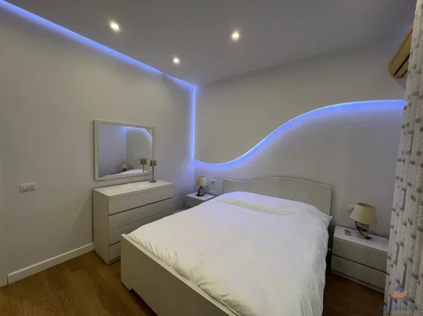 Tirane, jepet me qera apartament Kati 1, 90 m² 736 € 