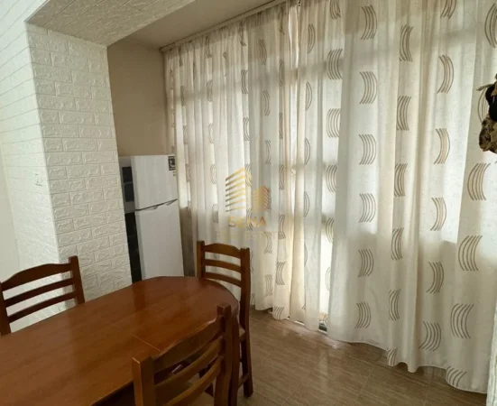 Tirane, jepet me qera apartament 1+1 Kati 1, 60 m² 400 € (Xhamllik)