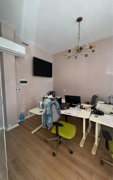 Tirane, jepet me qera ambjent biznesi Kati 0, 36 m² 550 € (Rruga Sali Butka)