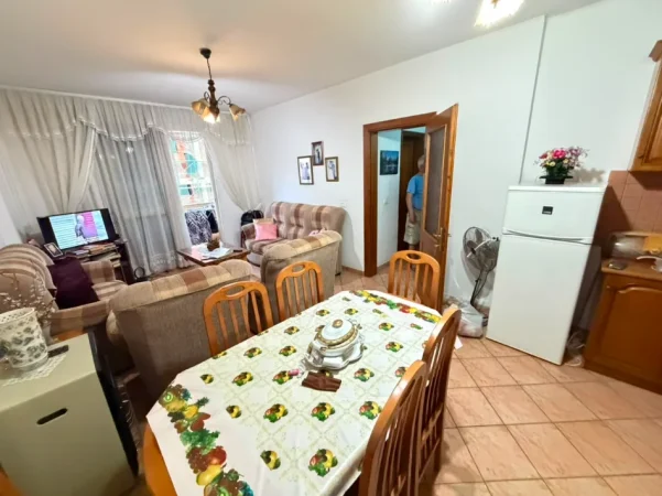Tirane, jepet me qera apartament 1+1 Kati 5, (Ali Demi)