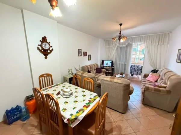 Tirane, jepet me qera apartament 1+1 Kati 5, (Ali Demi)