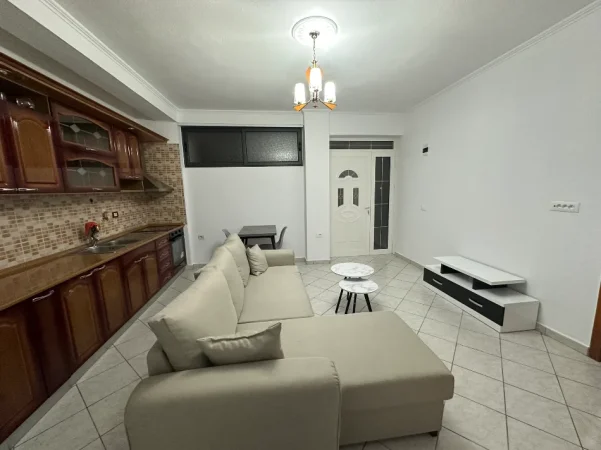 Tirane, jepet me qera apartament 2+1+Aneks+Ballkon Kati 1, 135 m² 350 € (autotraktoret , shkoze)