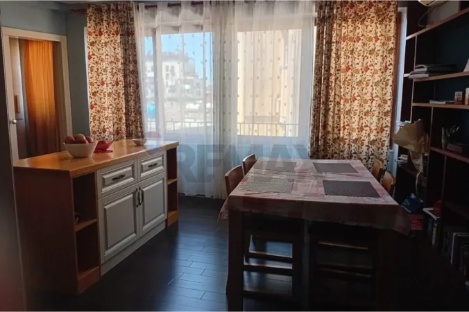 Tirane, jepet me qera 3+1+Aneks+Ballkon Kati 6, 100 m² 1.000 € 