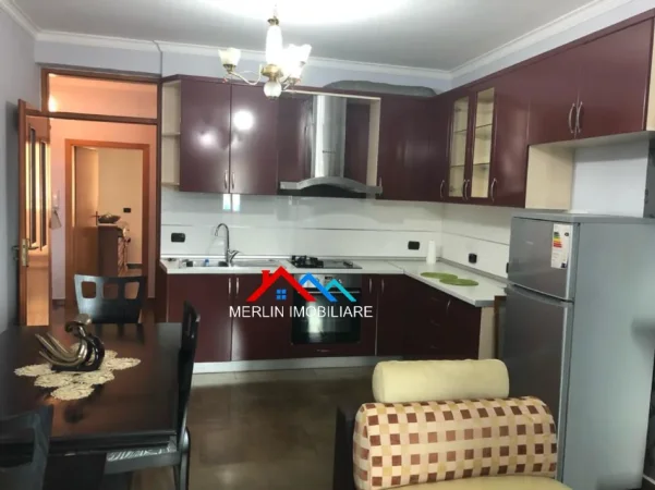 Tirane, jepet me qera apartament 2+1+Ballkon Kati 5, 90 m² 680 € (SELVIA,RRUGA E DIBRES)