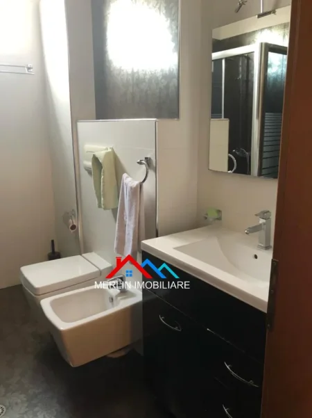 Tirane, jepet me qera apartament 2+1+Ballkon Kati 5, 90 m² 680 € (SELVIA,RRUGA E DIBRES)