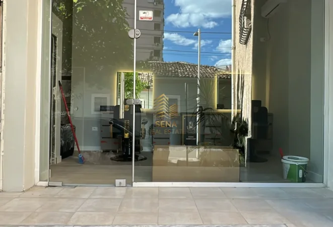 Tirane, shitet ambjent biznesi Kati 0, 24 m² 145.000 € (Rruga e Barrikadave)