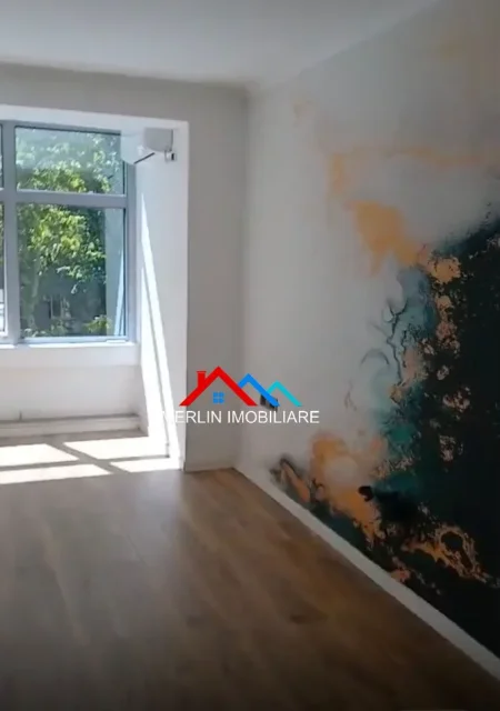 Tirane, jepet me qera zyre Kati 2, 83 m² 840 € (RRUGA KONFERENCA E PEZES,AMERICAN 3)