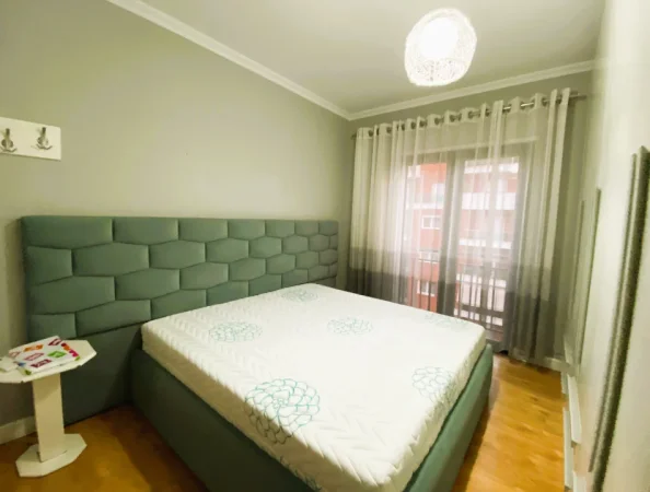 Tirane, jepet me qera apartament 3+1+Aneks+Ballkon Kati 5, 113 m² 881 € 