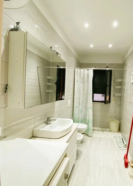 Tirane, jepet me qera apartament 3+1+Aneks+Ballkon Kati 5, 113 m² 881 € 