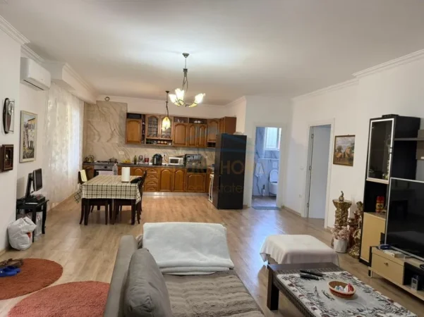 Tirane, shitet apartament 1+1 Kati 1, 104 m² 220.000 € (Liqeni)