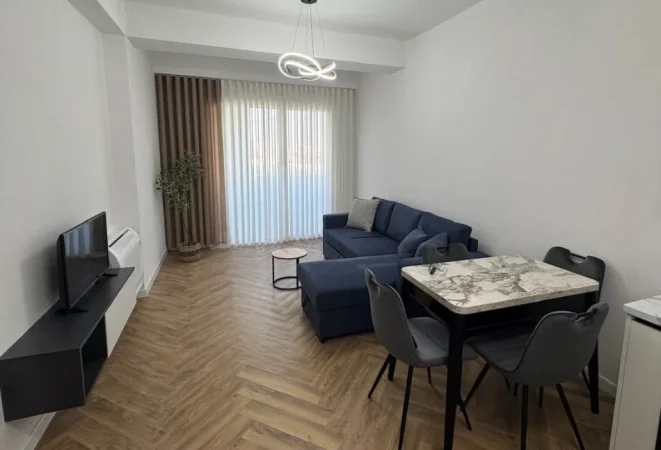 Tirane, jepet me qera apartament 2+1 , 120 m² 900 € 