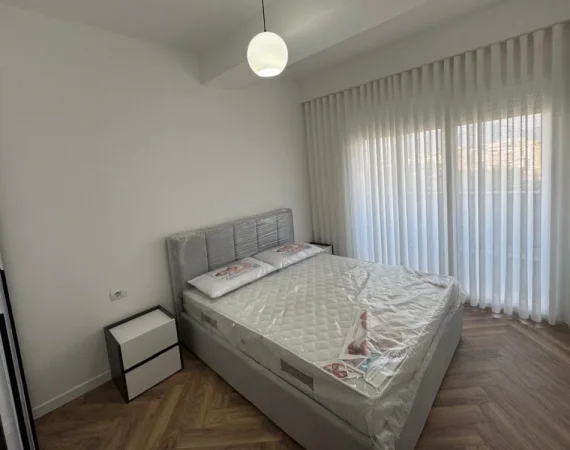 Tirane, jepet me qera apartament 2+1 , 120 m² 900 € 