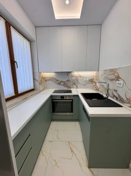 Tirane, jepet me qera apartament duplex 1+1+Ballkon Kati 3, 60 m² 650 € (Rruga e Dibres/Shkolla e Bashkuar)
