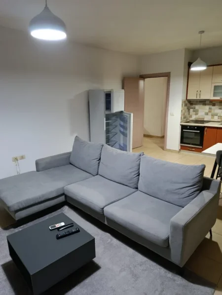 Tirane, jepet me qera apartament 2+1 Kati 3, 100 m² 500 € (Concord Center – Rruga 5 Maji)