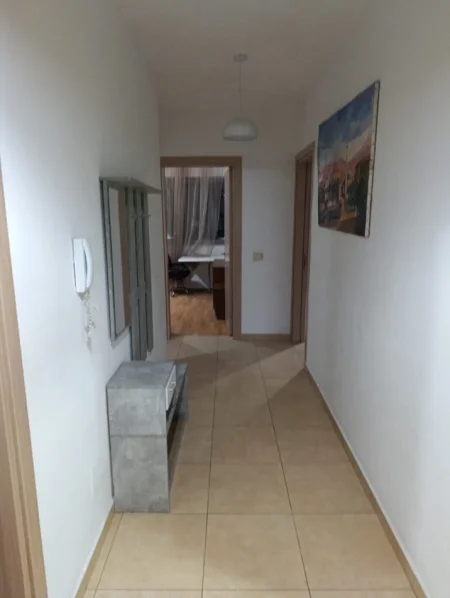 Tirane, jepet me qera apartament 2+1 Kati 3, 100 m² 500 € (Concord Center – Rruga 5 Maji)
