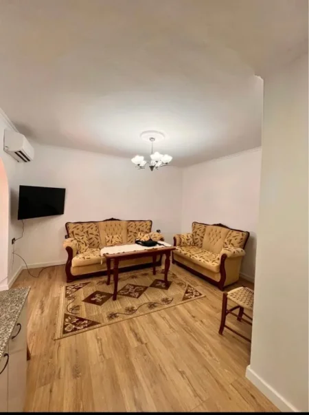 Tirane, jepet me qera apartament 1+1 Kati 4, 70 m² 400 € (Pediatria)